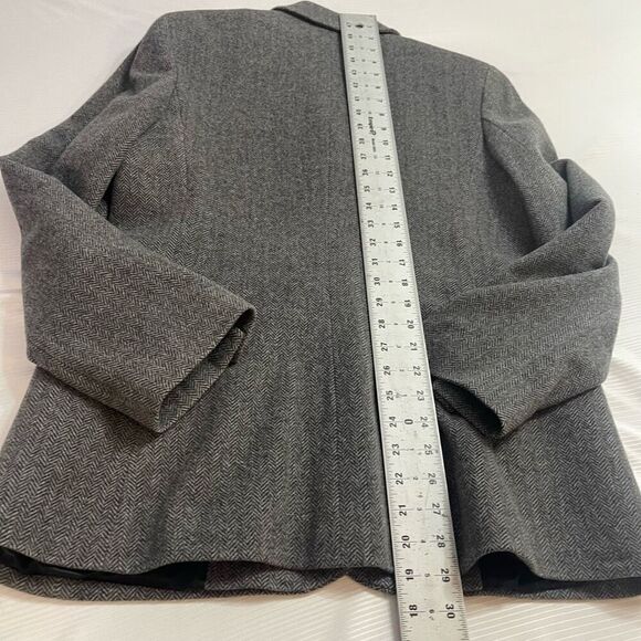L.L. Bean Grey Herringbone Blazer Size 10R - Picture 6 of 7